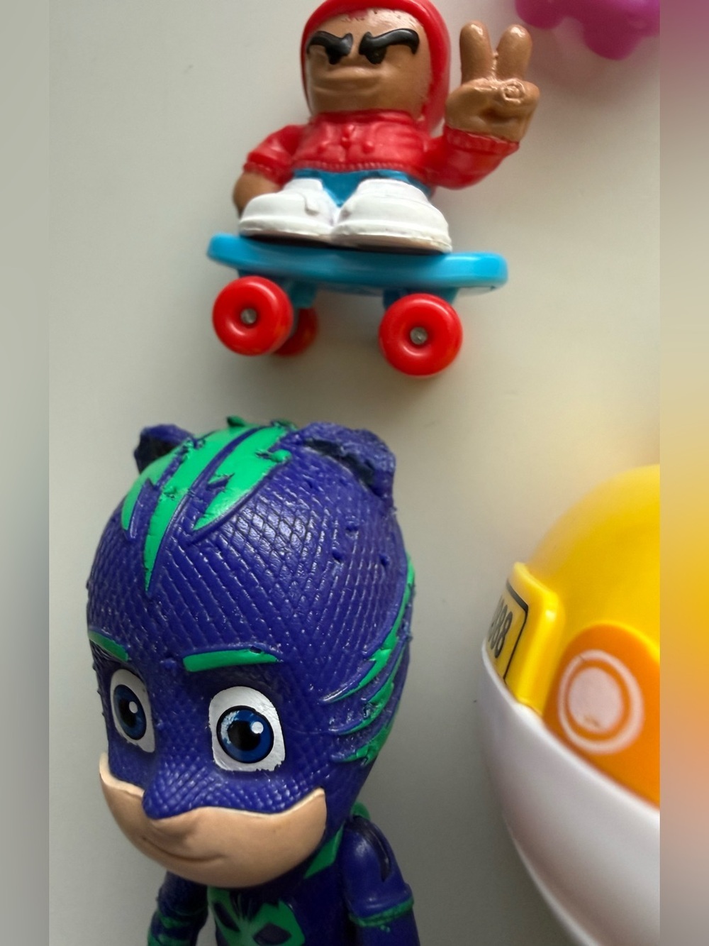 Assorted Toy Figure Bundle - Picture 3 of 5